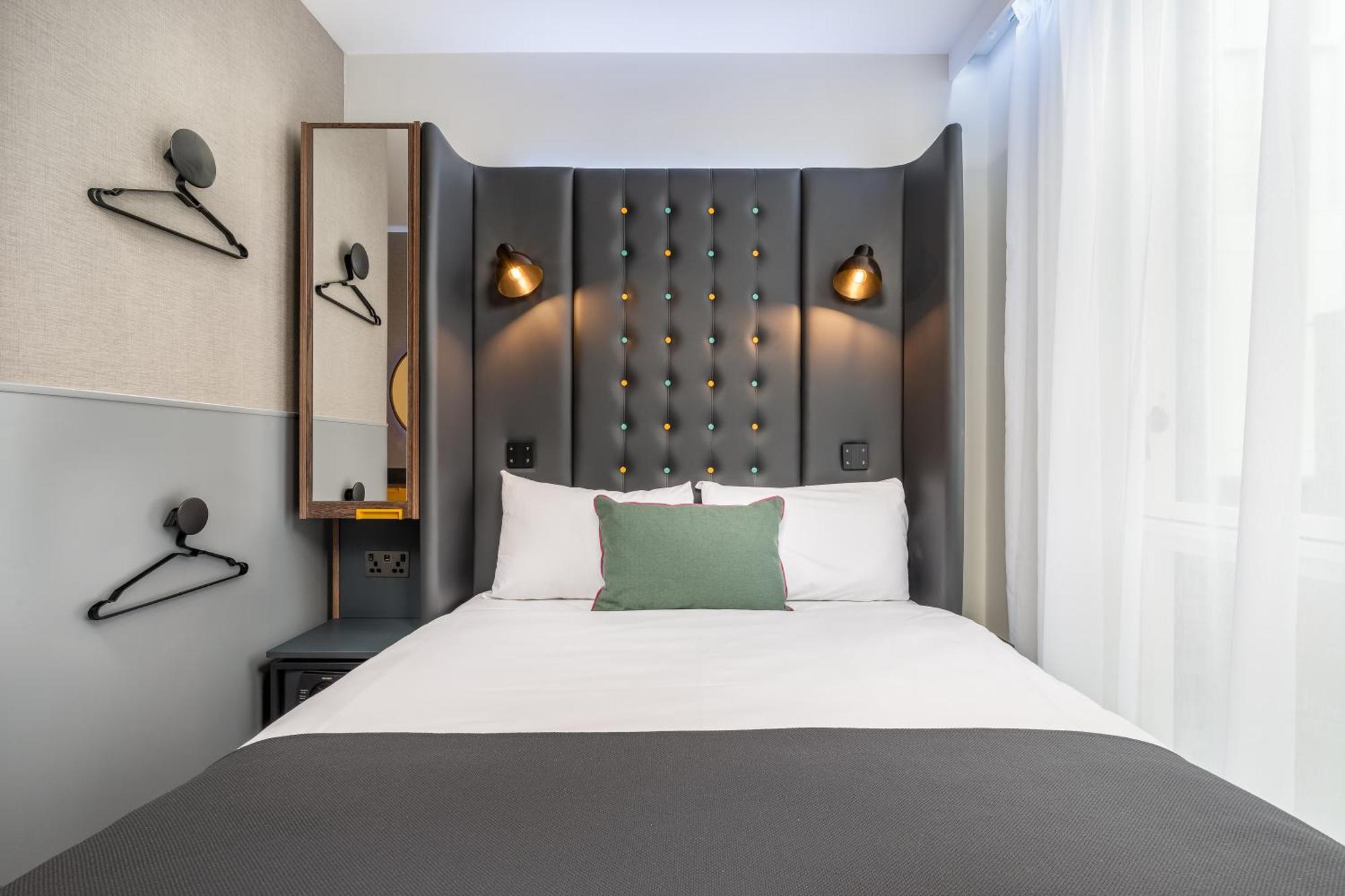 Cosy Double Room Window,1698230174:JPEG
